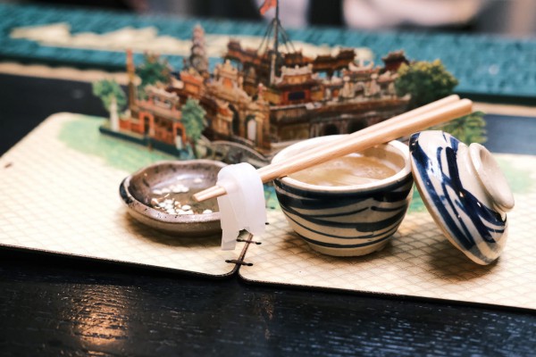 Pha cocktail với tỏi Lý Sơn, muối Sa Huỳnh: Hành trình 'Việt hóa' độc đáo của bartender Việt Pha cocktail với tỏi Lý Sơn, muối Sa Huỳnh: Hành trình 'Việt hóa' độc đáo của bartender Việt