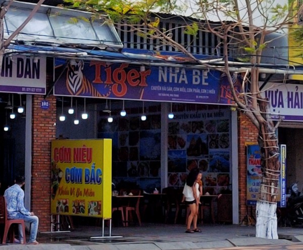 Phạt gần 21 triệu đồng nhà hàng bị tố ‘chặt chém’ khách Trung Quốc tại Nha Trang