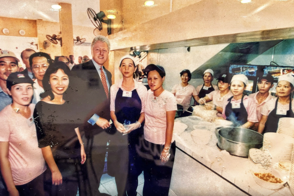 Phường Bến Thành có bún vỉa hè 'mắc nhất TP.HCM', Phở 2000 tổng thống Mỹ ghé thưởng thức Phường Bến Thành có bún vỉa hè 'mắc nhất TP.HCM', Phở 2000 tổng thống Mỹ ghé thưởng thức