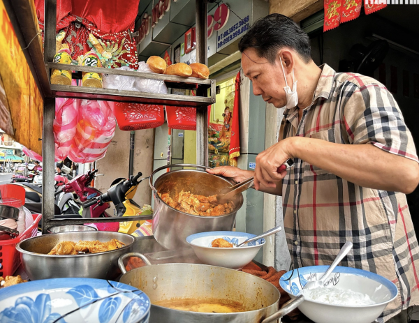 Phường Chợ Lớn có 'hủ tiếu nhà giàu', cà ri gà, lẩu cá cù lao trứ danh Phường Chợ Lớn có 'hủ tiếu nhà giàu', cà ri gà, lẩu cá cù lao trứ danh