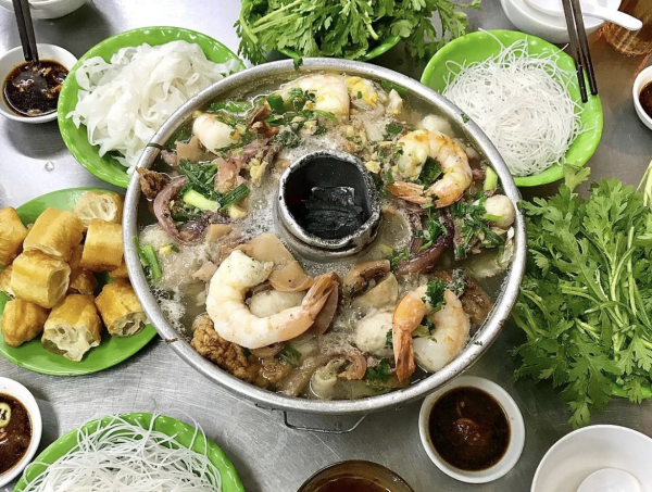 Phường Chợ Lớn có 'hủ tiếu nhà giàu', cà ri gà, lẩu cá cù lao trứ danh Phường Chợ Lớn có 'hủ tiếu nhà giàu', cà ri gà, lẩu cá cù lao trứ danh