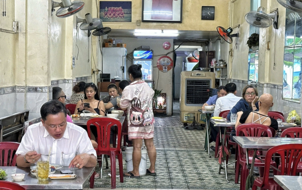 Phường Xuân Hòa có 'cơm nhà giàu' nổi tiếng TP.HCM: Còn quán quen nào được Michelin vinh danh? Phường Xuân Hòa có 'cơm nhà giàu' nổi tiếng TP.HCM: Còn quán quen nào được Michelin vinh danh?