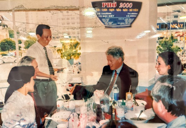 Quán Phở 2000 ở TP.HCM từng được cựu Tổng thống Mỹ ghé ăn: Thực hư về những lời đồn