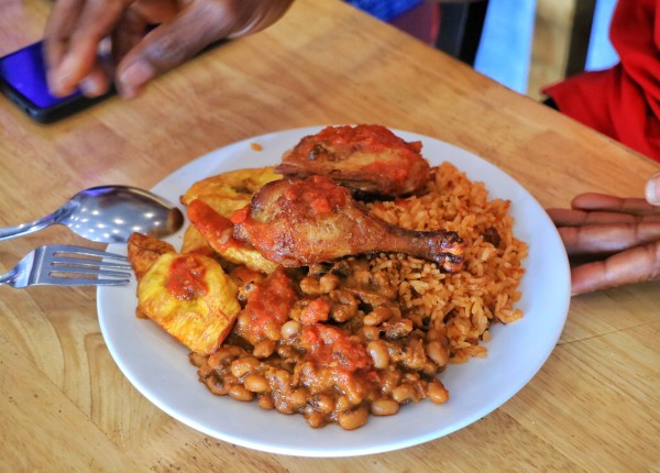 Quán ăn bán món Nigeria ở TP.HCM, khách châu Phi 'theo' suốt gần 20 năm Quán ăn bán món Nigeria ở TP.HCM, khách châu Phi 'theo' suốt gần 20 năm