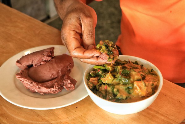 Quán ăn bán món Nigeria ở TP.HCM, khách châu Phi 'theo' suốt gần 20 năm Quán ăn bán món Nigeria ở TP.HCM, khách châu Phi 'theo' suốt gần 20 năm