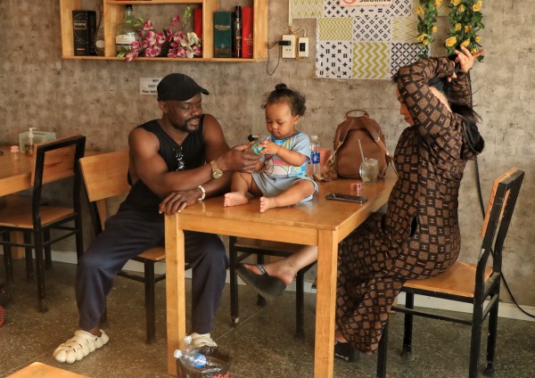 Quán ăn bán món Nigeria ở TP.HCM, khách châu Phi 'theo' suốt gần 20 năm Quán ăn bán món Nigeria ở TP.HCM, khách châu Phi 'theo' suốt gần 20 năm