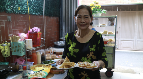 Quán ăn 'huyền thoại' ở TP.HCM sắp đóng cửa: Tạm biệt bà chủ đọc rap tính tiền