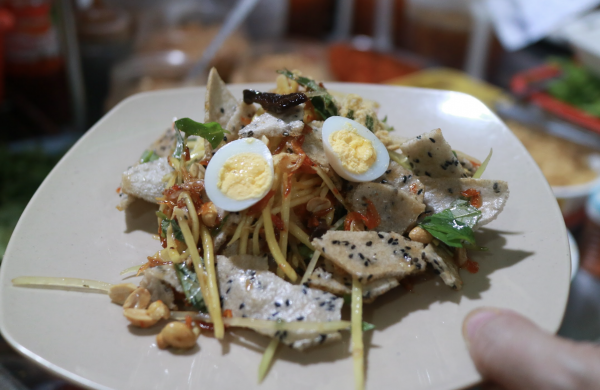 Quán ăn 'huyền thoại' ở TP.HCM sắp đóng cửa: Tạm biệt bà chủ đọc rap tính tiền