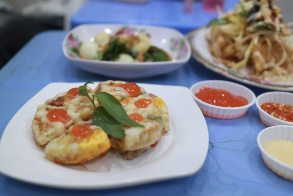 Quán ăn 'huyền thoại' ở TP.HCM sắp đóng cửa: Tạm biệt bà chủ đọc rap tính tiền