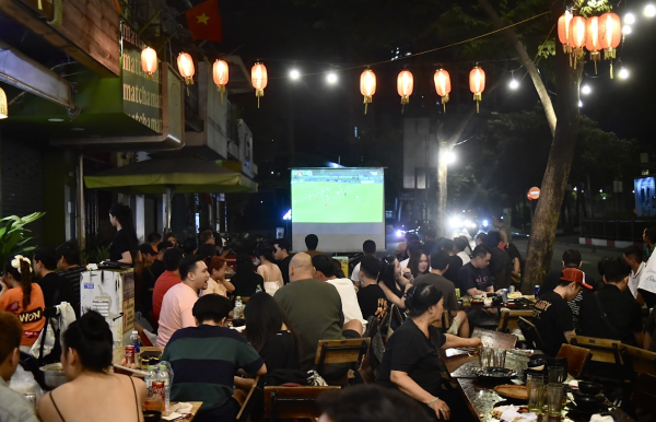 Quán ăn ở trung tâm TP.HCM mở từ chiều đến sáng, 'chuyển động' cùng World Cup 2026 Quán ăn ở trung tâm TP.HCM mở từ chiều đến sáng, 'chuyển động' cùng World Cup 2026