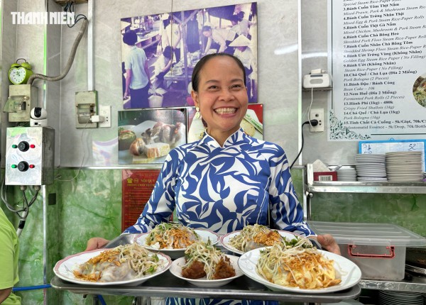 Quán bánh cuốn Michelin ở trung tâm TP.HCM: Thâm niên 65 năm, bà chủ có thói quen đặc biệt Quán bánh cuốn Michelin ở trung tâm TP.HCM: Thâm niên 65 năm, bà chủ có thói quen đặc biệt