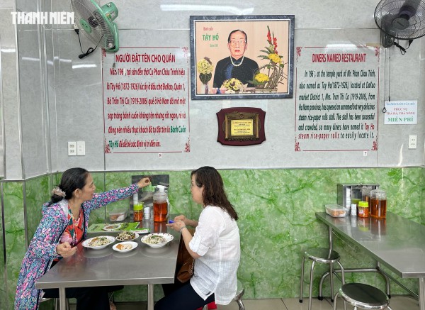 Quán bánh cuốn Michelin ở trung tâm TP.HCM: Thâm niên 65 năm, bà chủ có thói quen đặc biệt Quán bánh cuốn Michelin ở trung tâm TP.HCM: Thâm niên 65 năm, bà chủ có thói quen đặc biệt