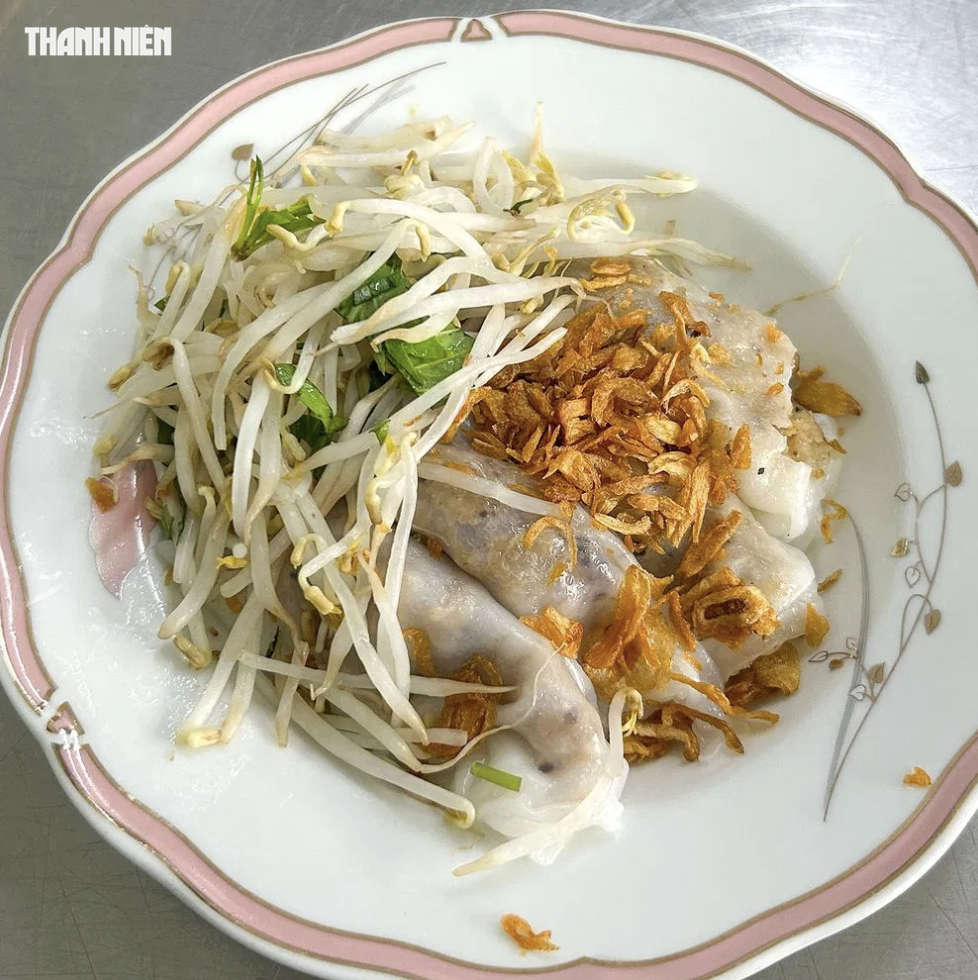 Quán bánh cuốn Michelin ở trung tâm TP.HCM: Thâm niên 65 năm, bà chủ có thói quen đặc biệt Quán bánh cuốn Michelin ở trung tâm TP.HCM: Thâm niên 65 năm, bà chủ có thói quen đặc biệt