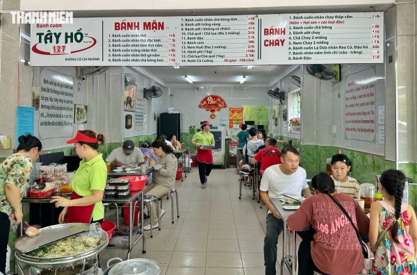 Quán bánh cuốn Michelin ở trung tâm TP.HCM: Thâm niên 65 năm, bà chủ có thói quen đặc biệt Quán bánh cuốn Michelin ở trung tâm TP.HCM: Thâm niên 65 năm, bà chủ có thói quen đặc biệt