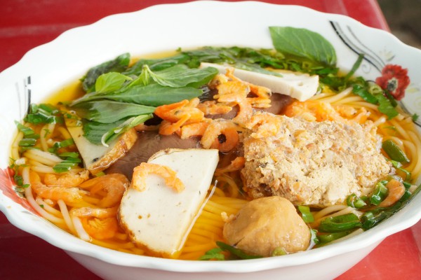 Quán bún riêu 40 năm ở miền Tây: Ông bà U.80 bán tô 5.000 đồng vẫn vui Quán bún riêu 40 năm ở miền Tây: Ông bà U.80 bán tô 5.000 đồng vẫn vui