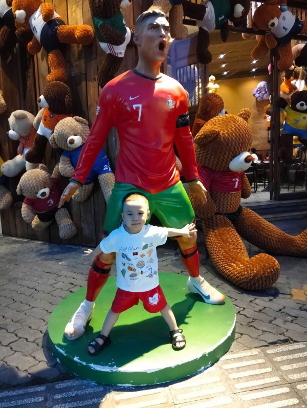 Quán cà phê TP.HCM 'thức' cùng World Cup 2026: Mở cửa 24/7, khách check-in cùng Messi, Ronaldo Quán cà phê TP.HCM 'thức' cùng World Cup 2026: Mở cửa 24/7, khách check-in cùng Messi, Ronaldo