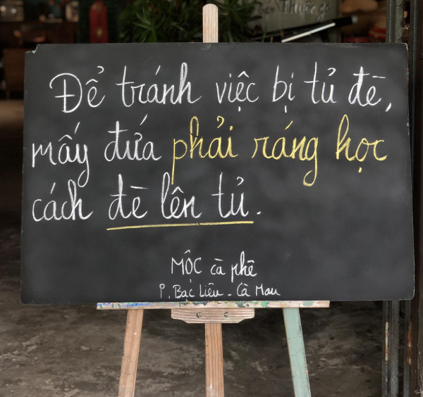Quán cà phê miền Tây gây bão mạng với bảng thông báo 'mặn mà' có 1-0-2 Quán cà phê miền Tây gây bão mạng với bảng thông báo 'mặn mà' có 1-0-2