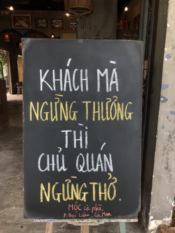 Quán cà phê miền Tây gây bão mạng với bảng thông báo 'mặn mà' có 1-0-2 Quán cà phê miền Tây gây bão mạng với bảng thông báo 'mặn mà' có 1-0-2