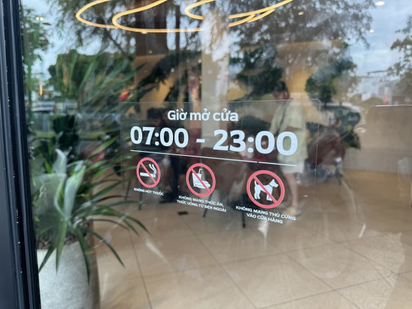 Quán cà phê ở TP.HCM cấm hút thuốc: Khách vi phạm, xử trí thế nào? Quán cà phê ở TP.HCM cấm hút thuốc: Khách vi phạm, xử trí thế nào?