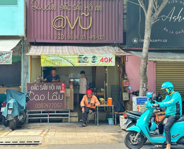 Quán cao lầu Hội An lạ nhất TP.HCM: Chủ quán bán một mình, hết vài chục tô là nghỉ Quán cao lầu Hội An lạ nhất TP.HCM: Chủ quán bán một mình, hết vài chục tô là nghỉ