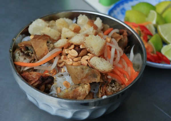 Quán chay gần chùa Vĩnh Nghiêm tồn tại gần nửa thế kỷ: Ông chủ... lạ đời Quán chay gần chùa Vĩnh Nghiêm tồn tại gần nửa thế kỷ: Ông chủ... lạ đời