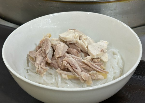 Quán 'phở Michelin' ở TP.HCM mở từ năm 1958: Chuyện chủ quán đứng quầy từ sáng tới tối