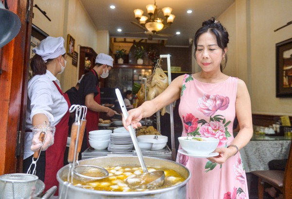 Quán phở gà 'đắt nhất nhì' Hà Nội được Michelin gọi tên có gì đặc biệt? Quán phở gà 'đắt nhất nhì' Hà Nội được Michelin gọi tên có gì đặc biệt?