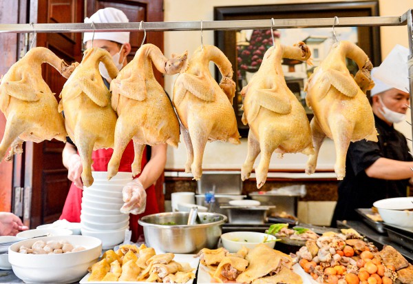 Quán phở gà 'đắt nhất nhì' Hà Nội được Michelin gọi tên có gì đặc biệt? Quán phở gà 'đắt nhất nhì' Hà Nội được Michelin gọi tên có gì đặc biệt?