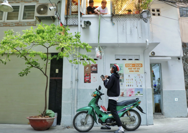 TP.HCM có quán ăn kỳ lạ: Hủ tiếu, cơm gà, nước uống thả dây có '1-0-2' TP.HCM có quán ăn kỳ lạ: Hủ tiếu, cơm gà, nước uống thả dây có '1-0-2'