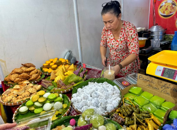 TP.HCM tối nay: 'Biển người' đổ về lễ hội ẩm thực ở ngôi chợ trăm tuổi TP.HCM tối nay: 'Biển người' đổ về lễ hội ẩm thực ở ngôi chợ trăm tuổi