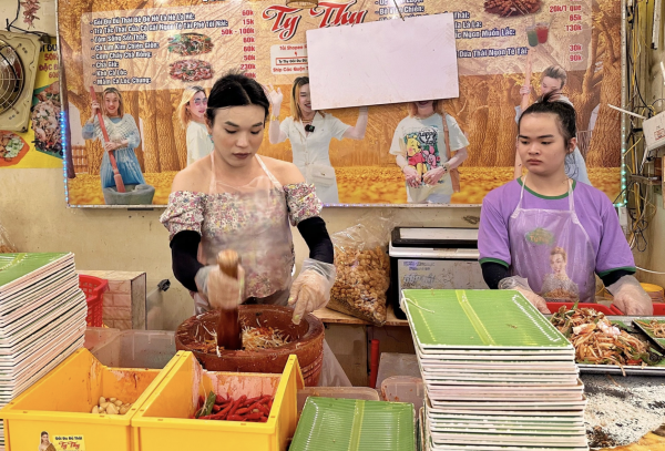 'Thánh gỏi đu đủ' Ty Thy nổi tiếng TP.HCM nghỉ bán món quen, thực khách bất ngờ