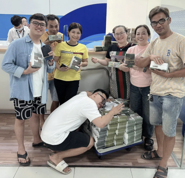 Thông báo 'quán nghỉ bán vì trúng số' gây xôn xao: Bạn có nghỉ việc nếu đổi đời? Thông báo 'quán nghỉ bán vì trúng số' gây xôn xao: Bạn có nghỉ việc nếu đổi đời?