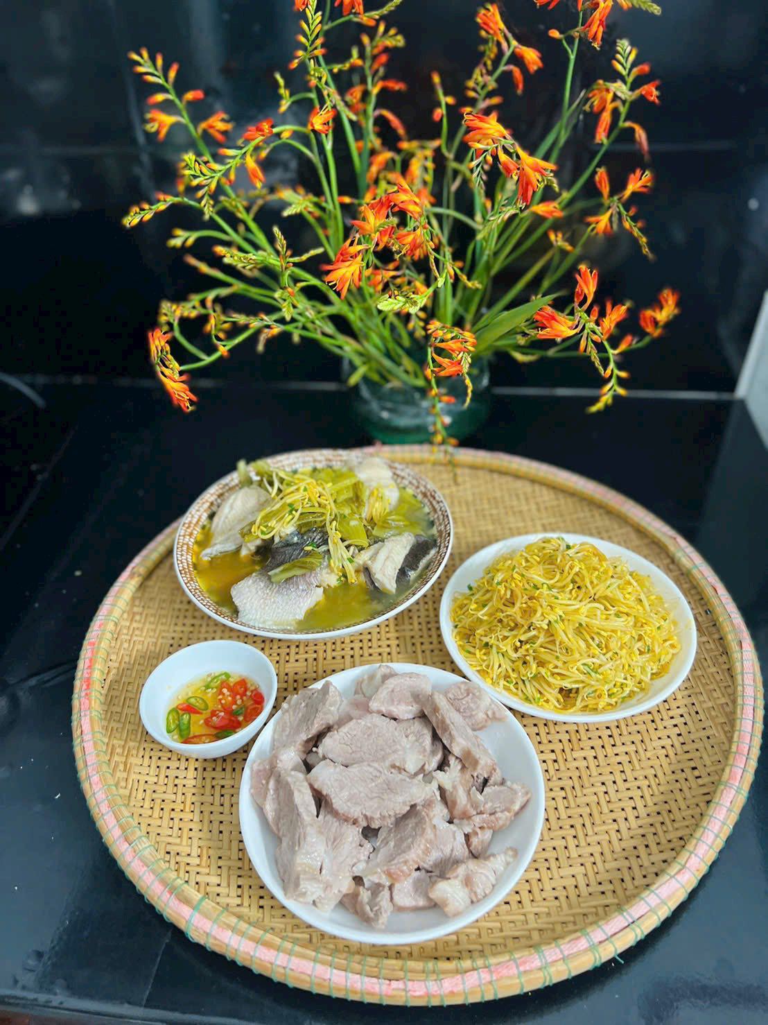 Thực đơn cơm nhà ngon lành, bổ dưỡng của bà mẹ 3 con