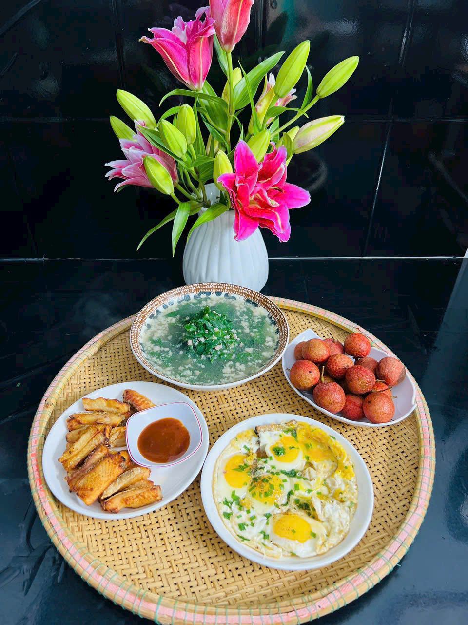 Thực đơn cơm nhà ngon lành, bổ dưỡng của bà mẹ 3 con