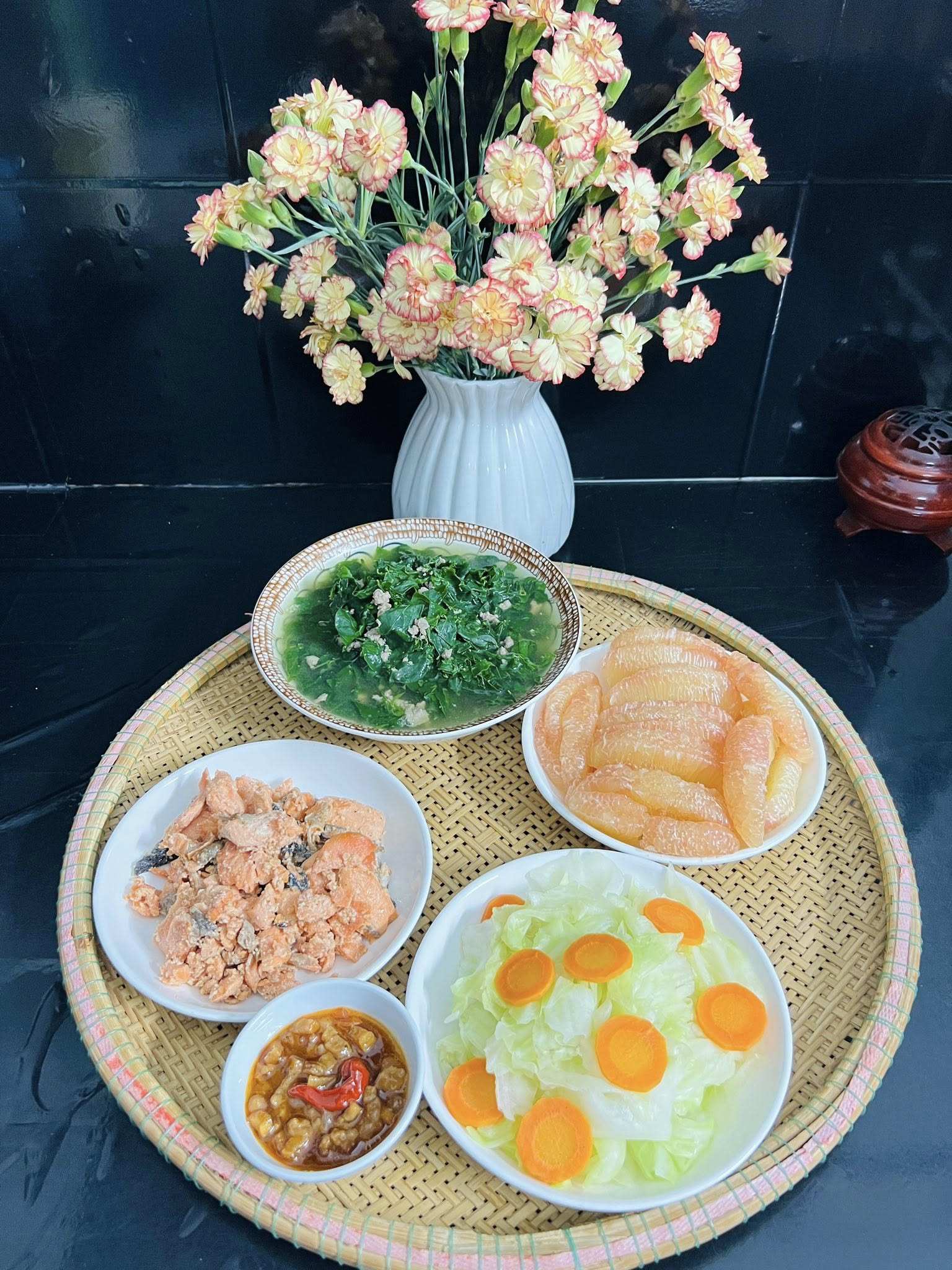 Thực đơn cơm nhà ngon lành, bổ dưỡng của bà mẹ 3 con