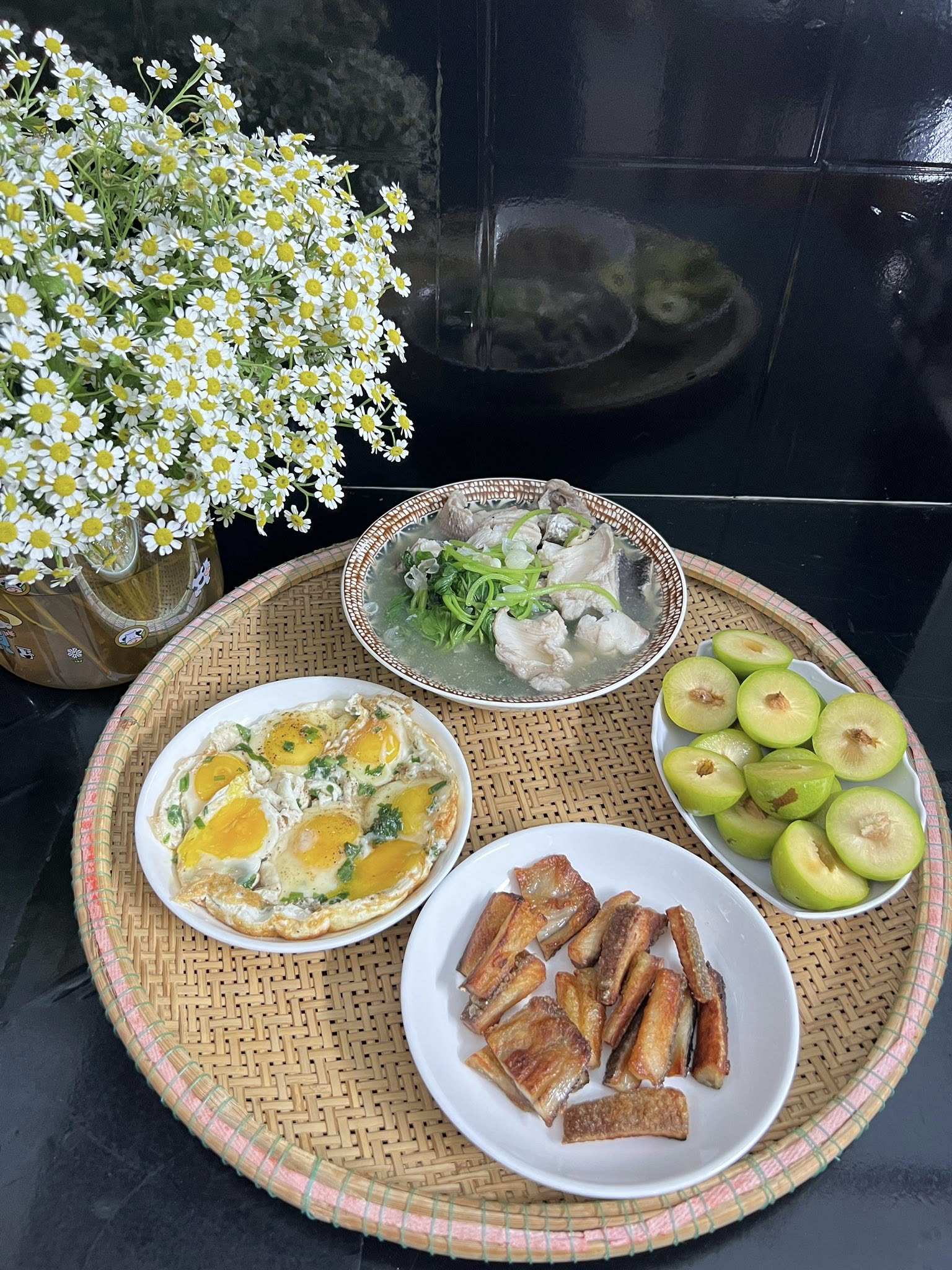 Thực đơn cơm nhà ngon lành, bổ dưỡng của bà mẹ 3 con