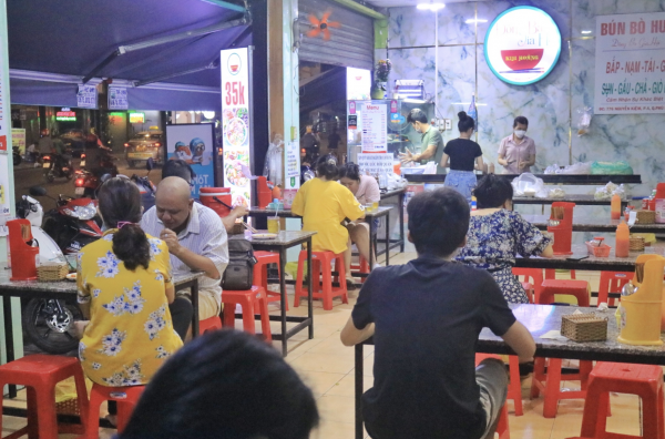 Thưởng tết bằng vàng 5 năm liền, chủ quán bún bò TP.HCM năm nay còn 'chơi lớn'?