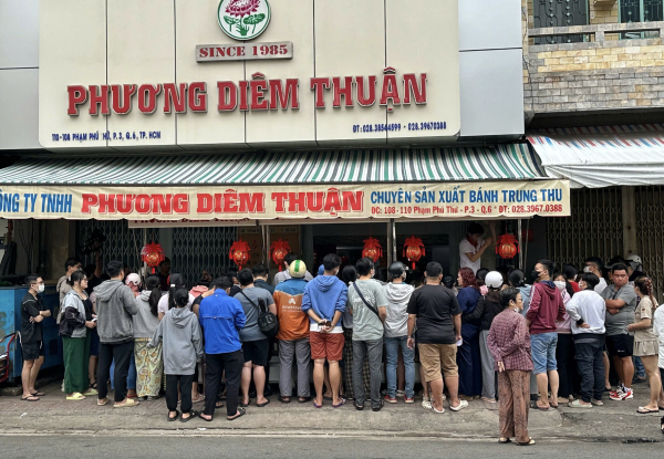 Tiệm bánh trung thu nổi tiếng ở TP.HCM mở bán sớm, năm nay có gì mới? Tiệm bánh trung thu nổi tiếng ở TP.HCM mở bán sớm, năm nay có gì mới?