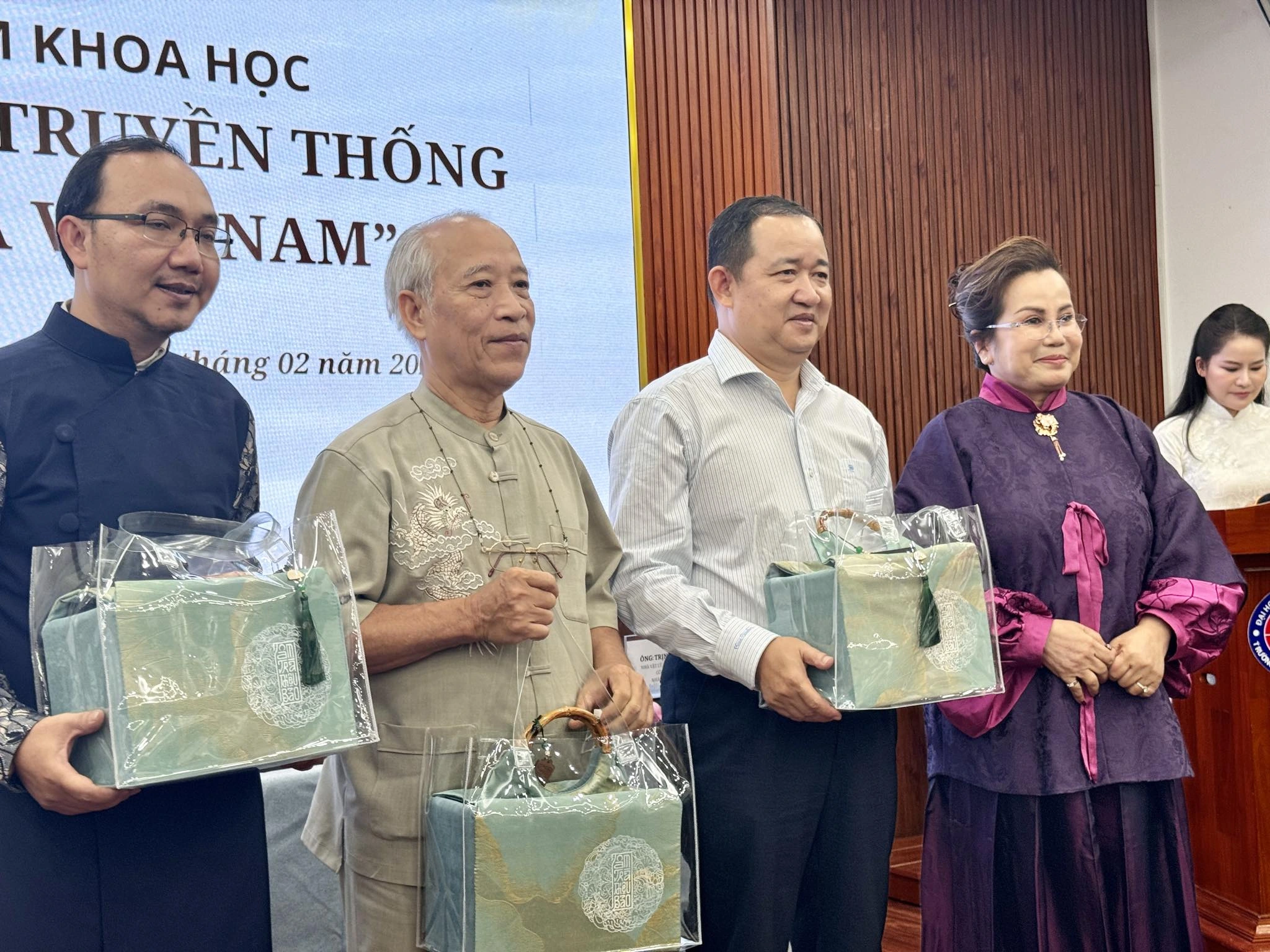 Trà Việt có từ bao giờ, làm sao lưu giữ di sản ngàn năm mà cha ông để lại? Trà Việt có từ bao giờ, làm sao lưu giữ di sản ngàn năm mà cha ông để lại?