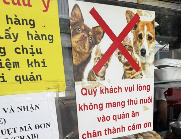 Tranh cãi quán ăn TP.HCM cấm khách mang thú cưng vào: Hợp lý hay khắt khe? Tranh cãi quán ăn TP.HCM cấm khách mang thú cưng vào: Hợp lý hay khắt khe?