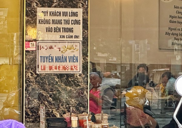 Tranh cãi quán ăn TP.HCM cấm khách mang thú cưng vào: Hợp lý hay khắt khe? Tranh cãi quán ăn TP.HCM cấm khách mang thú cưng vào: Hợp lý hay khắt khe?