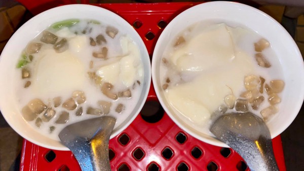 Xe tàu hũ 'âm phủ' bán giữa khuya, hơn 20 năm níu chân thực khách Cần Thơ