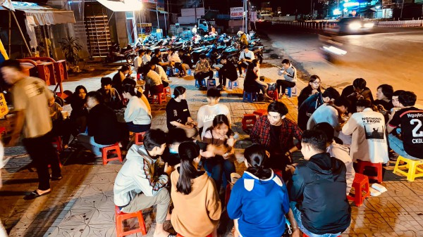 Xe tàu hũ 'âm phủ' bán giữa khuya, hơn 20 năm níu chân thực khách Cần Thơ