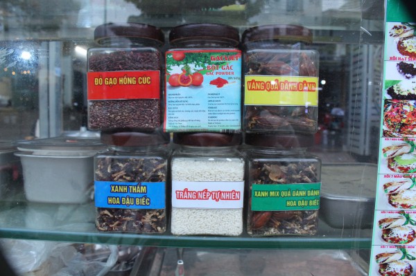 Xe xôi 7 màu từ Buôn Ma Thuột 'cập bến' TP.HCM, gây tò mò Xe xôi 7 màu từ Buôn Ma Thuột 'cập bến' TP.HCM, gây tò mò