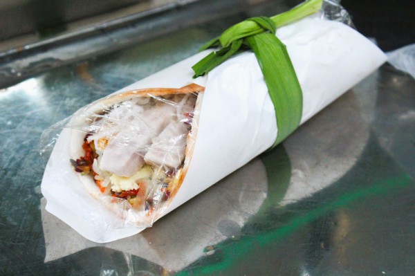 Xe xôi 7 màu từ Buôn Ma Thuột 'cập bến' TP.HCM, gây tò mò Xe xôi 7 màu từ Buôn Ma Thuột 'cập bến' TP.HCM, gây tò mò