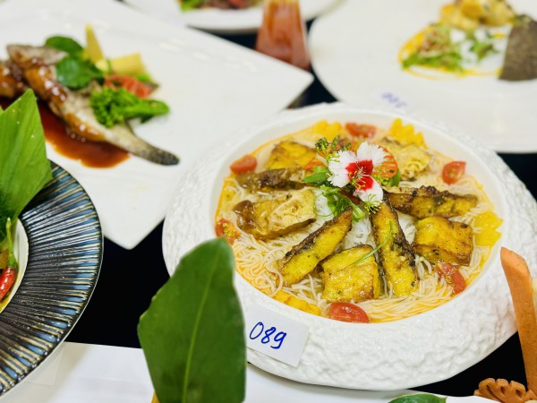 Ẩm thực Việt và màn công diễn đẹp mắt tại TP.HCM: Món ngon từ 100 loại cá Ẩm thực Việt và màn công diễn đẹp mắt tại TP.HCM: Món ngon từ 100 loại cá