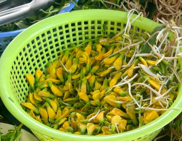 Ăn bún cá Châu Đốc nổi tiếng ở trung tâm TP.HCM, tìm giai thoại 'ngày xửa ngày xưa'
