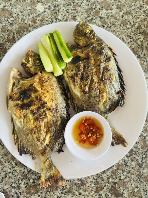 Ăn cá dìa nướng thương nhớ mùi của ngày xưa Ăn cá dìa nướng thương nhớ mùi của ngày xưa