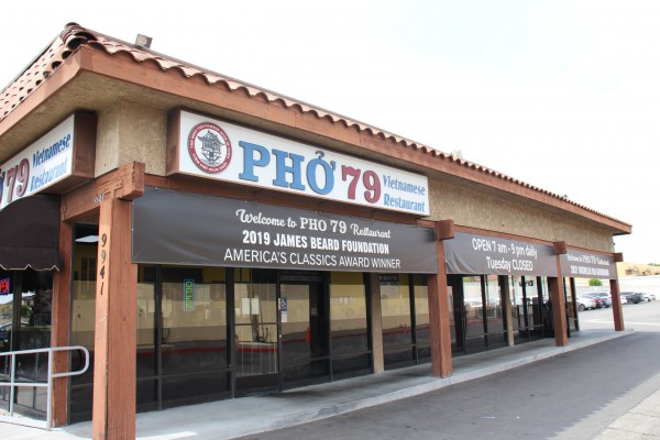 'Ăn phở thì chỉ có Phở 79': Quán ăn gia đình Việt ở Mỹ giành 'Oscar ẩm thực'