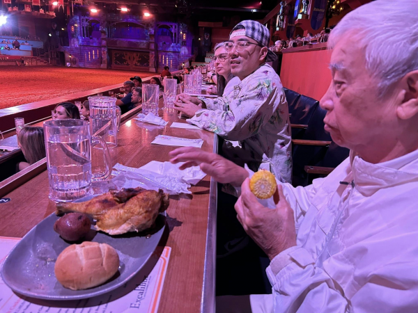 Ăn từ dưới đất lên trên trời ở Las Vegas: Người Việt ở Mỹ trải nghiệm food tour 'đỉnh nóc'